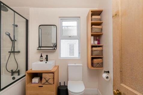 8V8ARD - Bathroom C.jpg