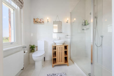 En-Suite to Bedro...