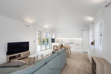 1A Croft Close, TN10 4LA 002.jpg