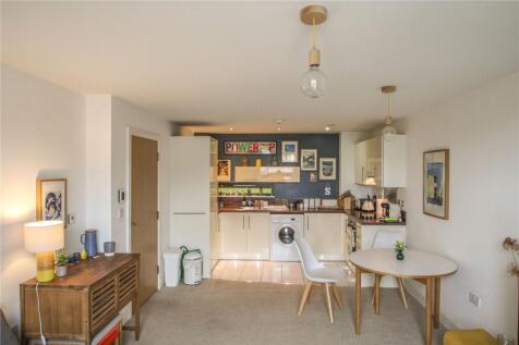 CJ Hole Southville are pleased to bring to the rental market this large one bedroom harbourside flat, in Steamship House.
