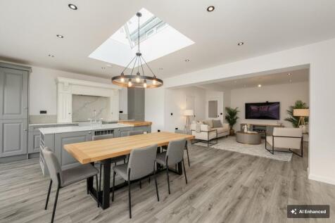 Kitchen/dining/sitting/family room