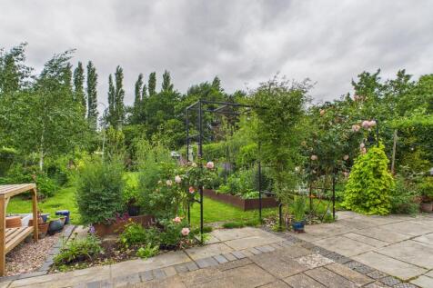 CAM03674G0-PR0527-STILL007