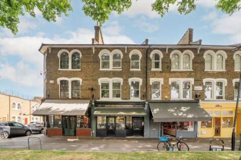One double bedroom period conversion in Victoria Park Village. This ground floor property has wooden flooring throughout, separate kitchen and outside space which come unfurnished.