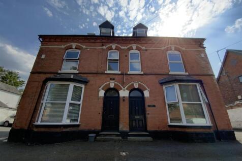 * Water Included * A furnished first floor flat briefly comprising of lounge, kitchen with electric cooker and a bedroom with en-suite shower room. The property also benefits from double glazing, comm