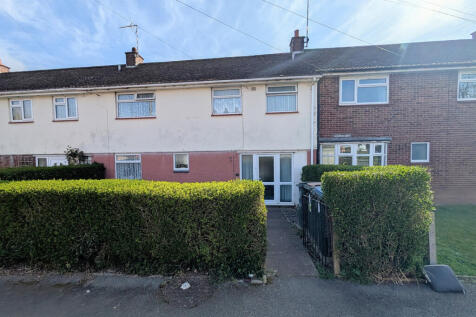 Charming 3-Bedroom Home with Spacious Living & La
