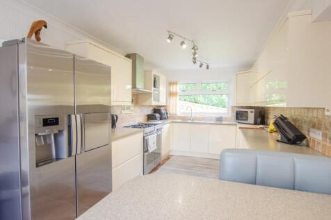 18 Lanhydrock View TPS Bodmin 01208 74182-04