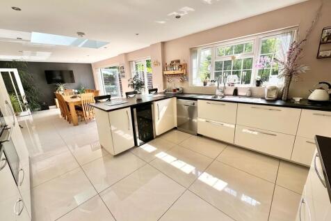 IMG-20250520-WA00...