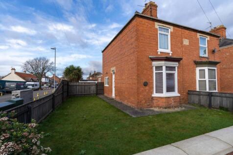 View of property from the front