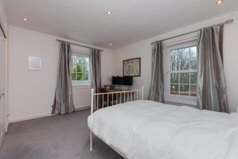 4 bed, 3 bath Detached in Glasgow - Photo 67