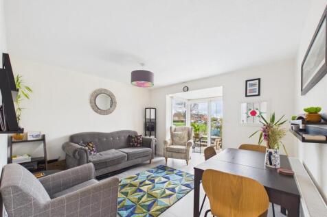 lounge 1.jpg