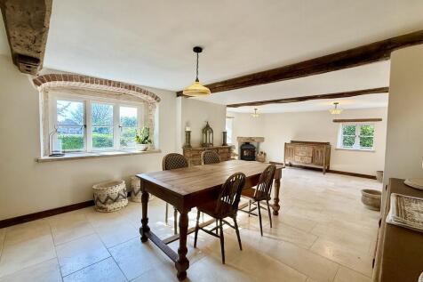 Sitting/Dining Ro...