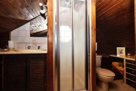 annexe shower room.JPG