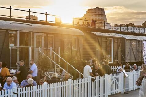 Folkestone - Bar Scene .jpg