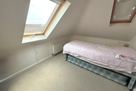 12 Knightscroft A...