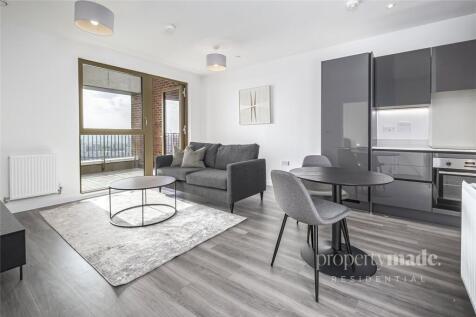 Propertymade Residential are delighted to present this stunning one-bedroom apartment set on a high floor within the brand-new Bermondsey Heights development, SE15. This beautifully finished home comb
