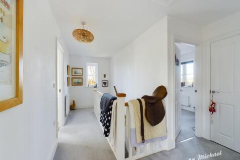 CAM03218G0-PR0081-STILL016