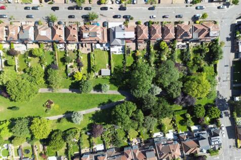 Parkland Road, IG8
