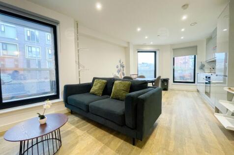 **Available from 25/09/2026**Modern 2-bed, 2-bath ground floor apartment in Oscar House with en-suite, parking, WiFi and TV licence included. Walking distance to Cornbrook tram and local amenities.