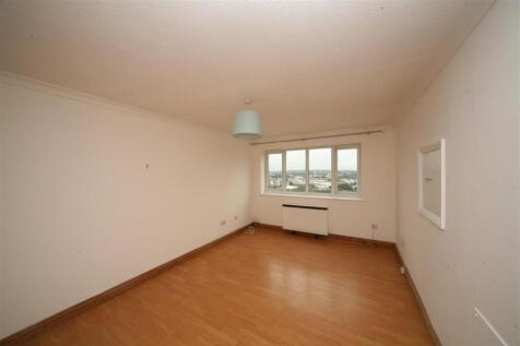 Well-presented apartment in sought-after Totterdown featuring a spacious living room with city views, separate kitchen, double bedroom, 1.9m x 1.9m study/home office, allocated parking and excellent a