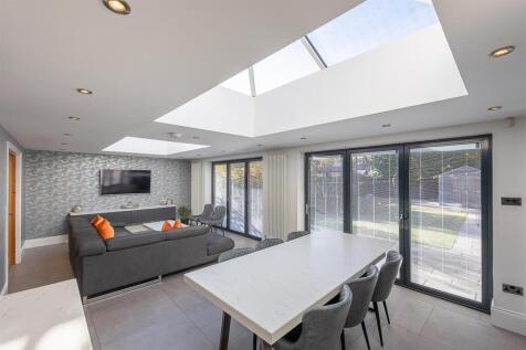 Open Plan Kitchen/Diner & Living Space