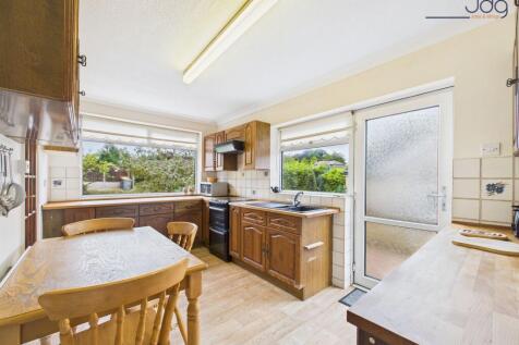 Bright and Airy Kitchen
