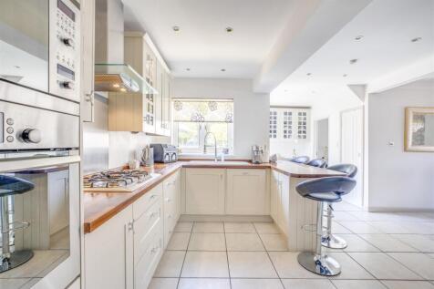 338 Desborough Avenue, HP11 2TG-19.jpg