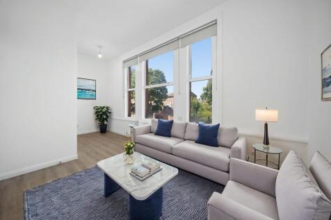 An unfurnished one-bedroom flat in Tulse Hill, offering a separate fitted kitchen, bright reception room, well-proportioned bedroom and bathroom. Close to local shops, Brockwell Park and rail links fr