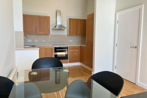 Onward Homes are delighted to offer this unique one-bedroom second-floor apartment in a Grade II listed school conversion. Featuring a modern kitchen, close to Manchester city centre, and ideal for pr