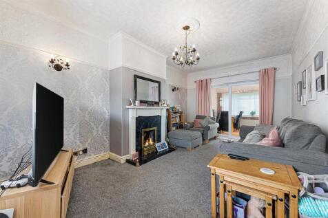 8 BEECHWOOD GROVE-18.jpg