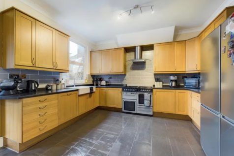 5 Bedroom House in L15 3HG