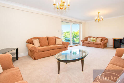 3 Bedroom Flat in BH1 3HR