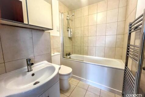 Bathroom (9).jpg