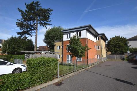Nestled in the desirable area of North Finchley, this charming two double bedroom ground floor flat offers a perfect blend of modern living and convenience.