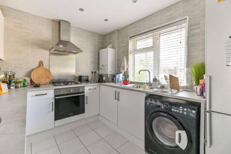 2 bed, 1 bath Maisonette in London - Photo 4