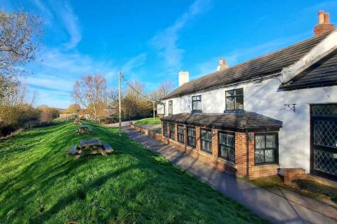 Pub to rent in ledston
