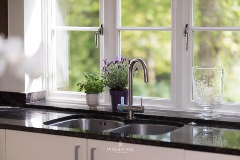 Kitchen/dining/famil