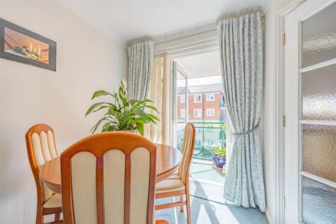 Diner/Balcony Access