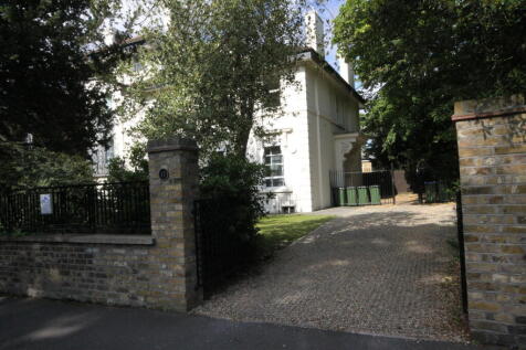 Delightful one bedroom flat, situated in what we think is one of the most desirable locations in Blackheath. The flat s lower ground but still has a lot of natural light coming in.