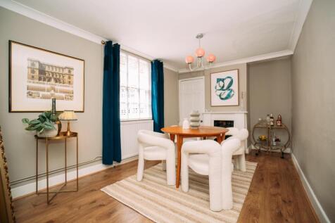 13 Southgate Street [Dining Room].jpg