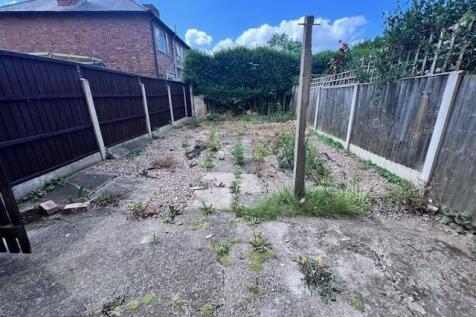 4 Doncaster Grove garden.jpg