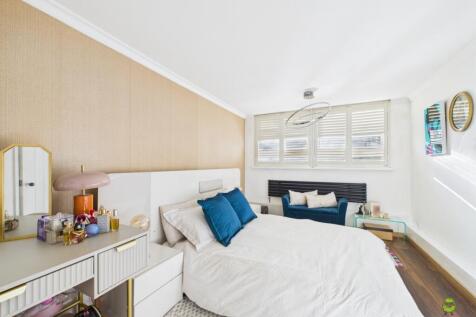 CAM03779G0-PR0318-STILL003