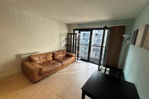 5th Floor apartment, fully furnished, Juliette balcony, seperate bedroom area and secure entry.