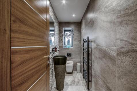 Superbly Appointed Fitted Guest Cloakroom