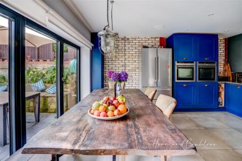 Wyndham Road, Pontcanna, HernCrabtree (5).jpg