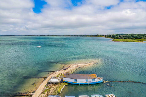 HOUSEBOAT BERTH - RARE!