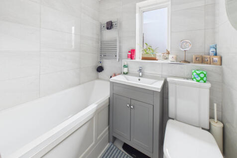 CAM01984G0-PR0529-STILL008