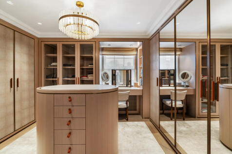 7 bed, 7 bath House in London - Photo 16