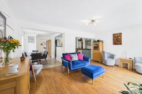 Living/Dining Area