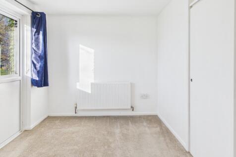 CAM02519G0-PR0369-STILL009