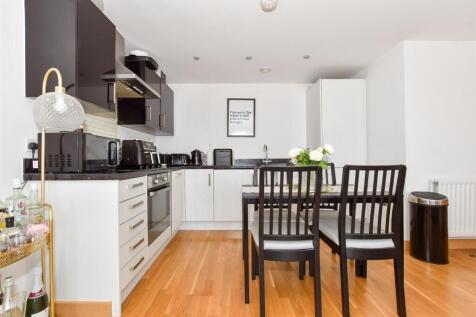 Kitchen/ Lounge/ Diner